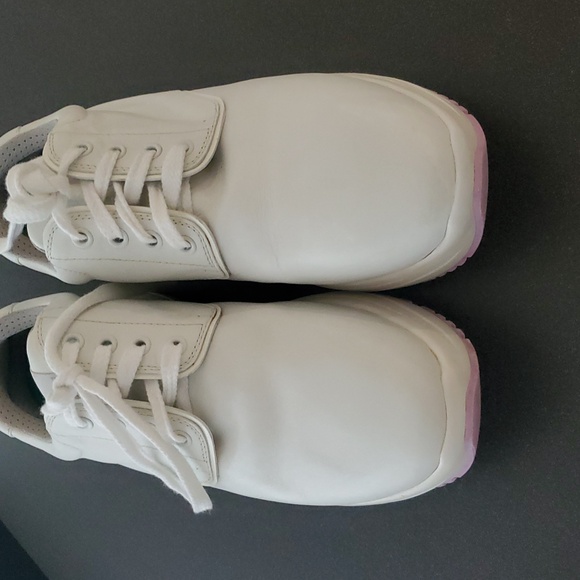 Celine Delivery White Calfskin Sneakers - Picture 4 of 16